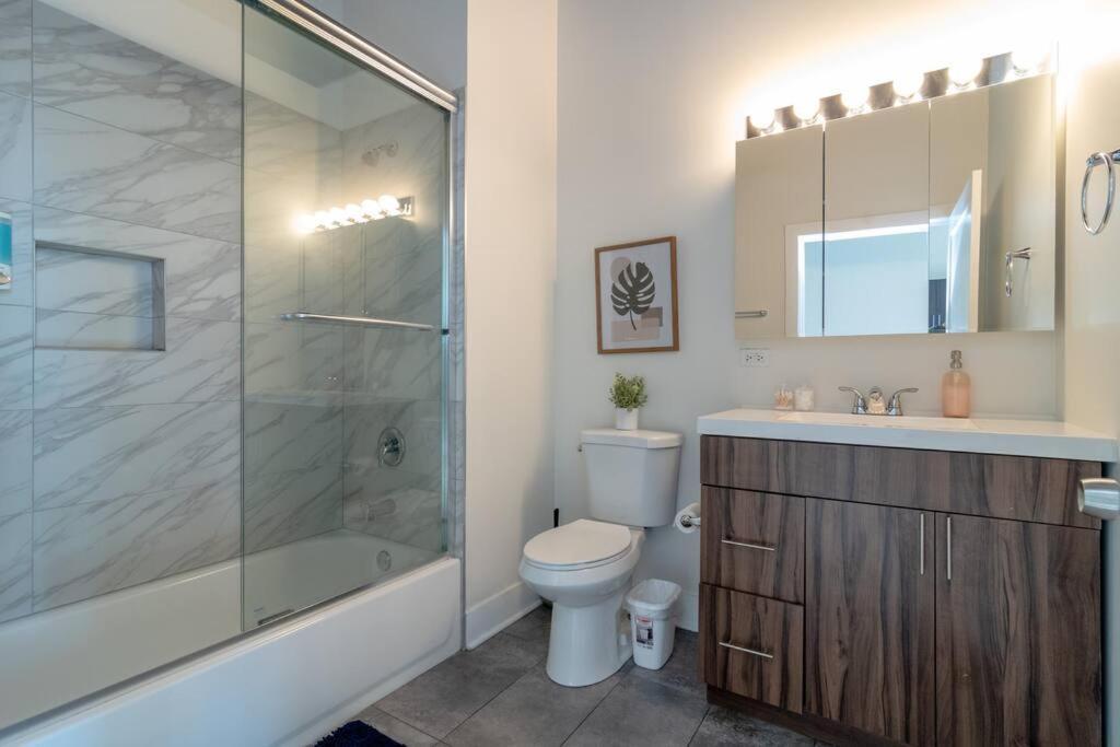 Mccormick Place 2Br Stylish Suite With Optional Parking And Gym For Up To 8 Guests Near Soldier Field And Grant Park Chicago Ngoại thất bức ảnh
